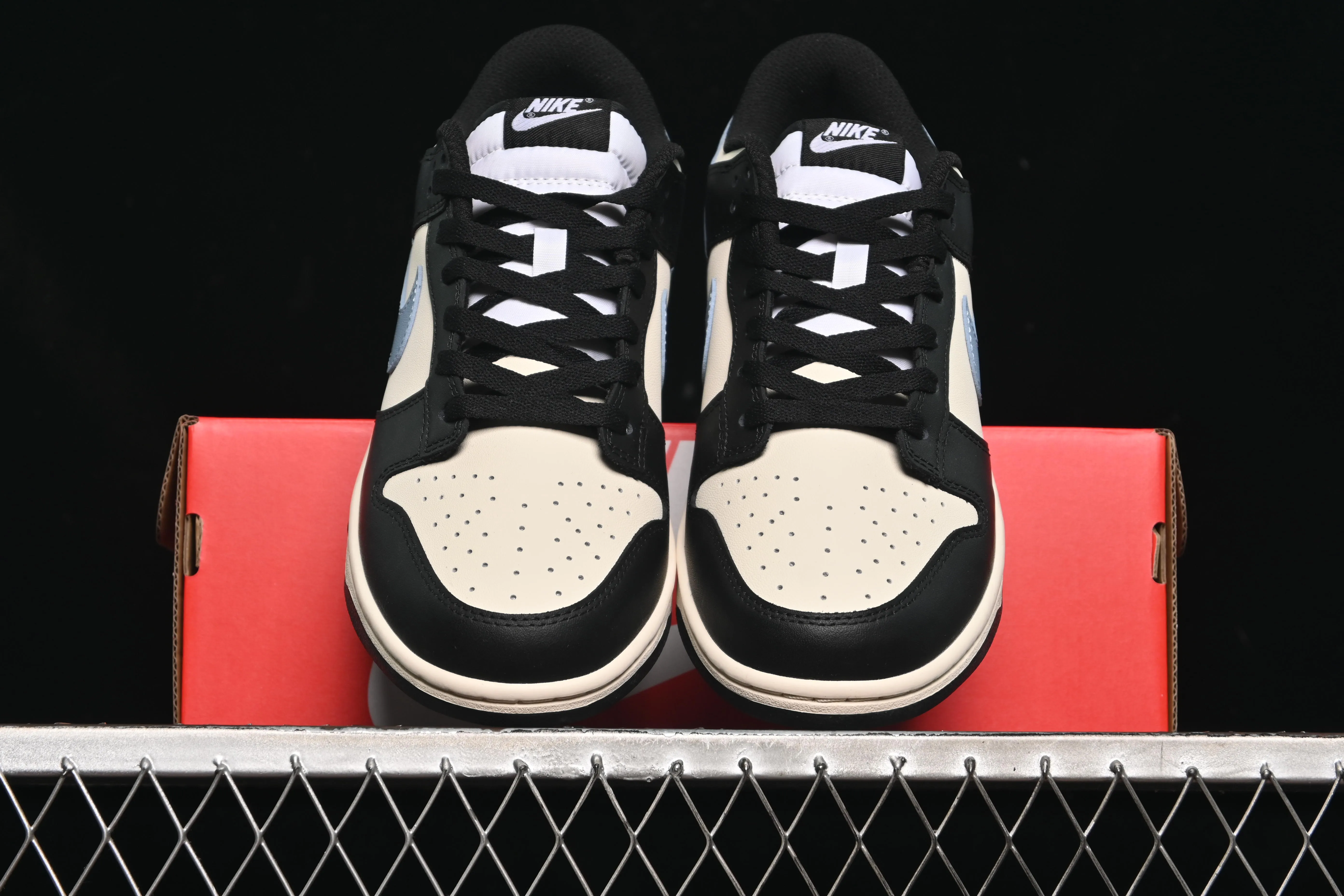 All Categories Nk SB Dunk Series Nk SB Dunk Low Low-top sneakers Nike SB Dunk Low White, black and blue color Low-top casual sneakers DD1391-100